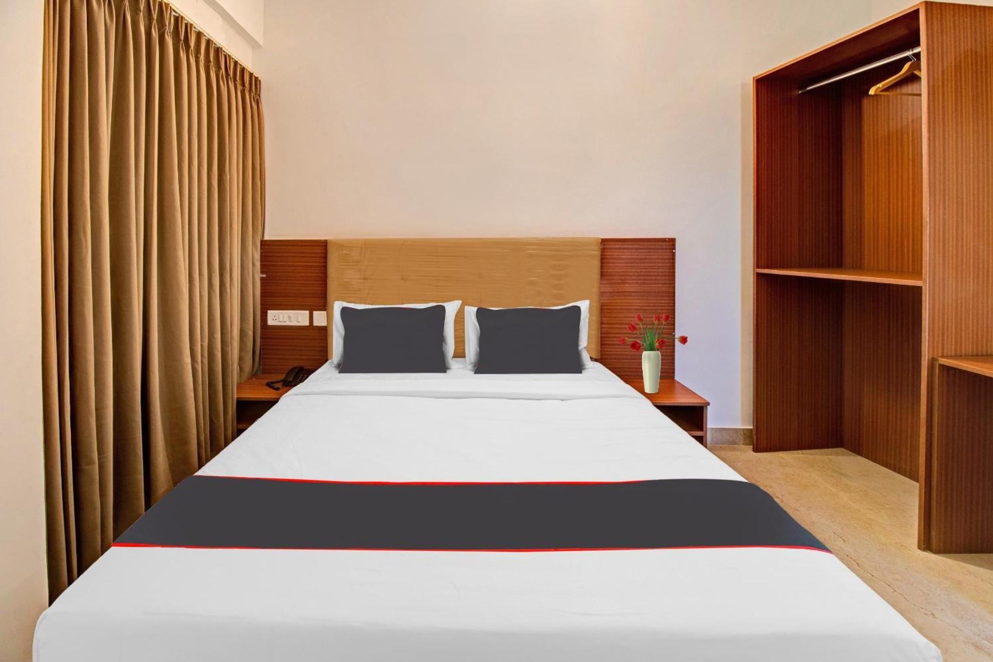 Super Collection O Petals Otium Business Hotel Bangalore Bagian luar foto