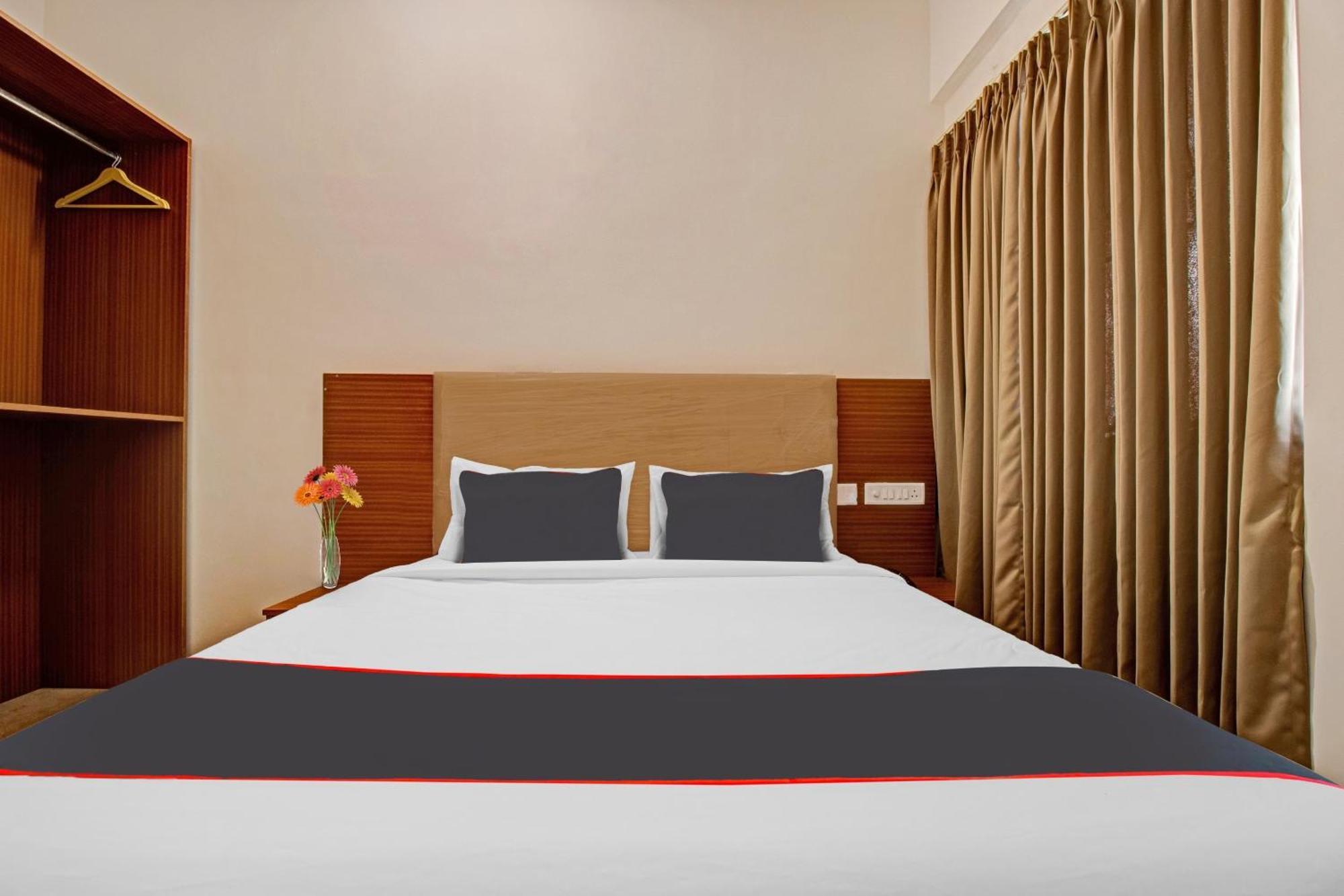 Super Collection O Petals Otium Business Hotel Bangalore Bagian luar foto
